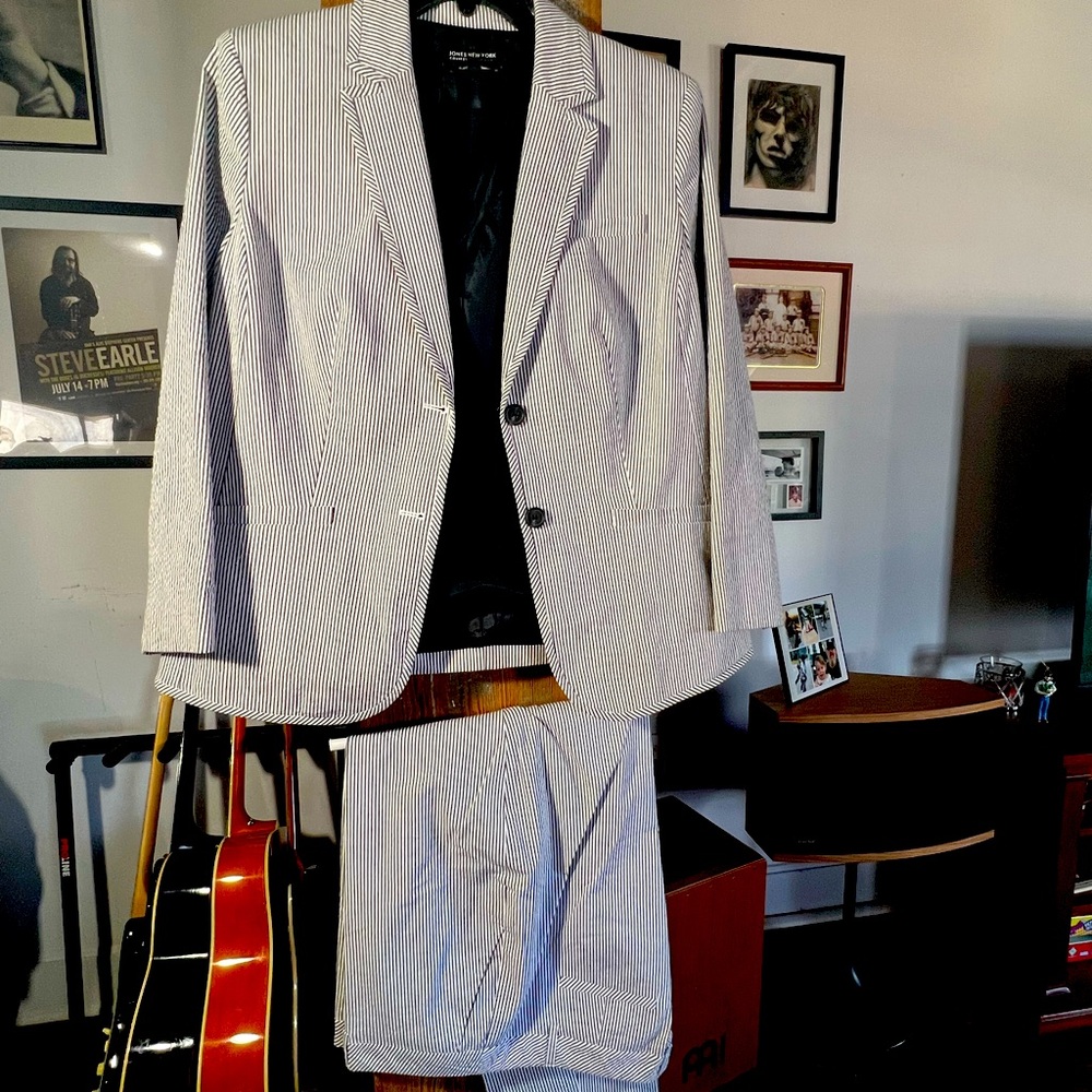 JNY Stretch Seersucker Blazer w/Pants,  Plus Size 18W, white w/gray stripe